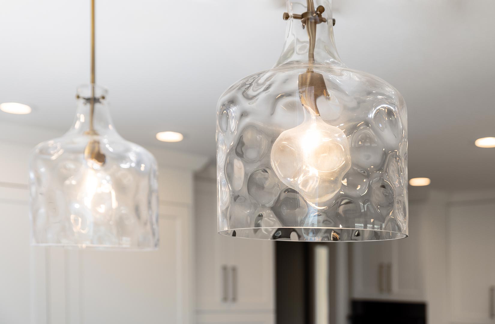 Modern light fixtures used in Freestone Design-Build's Janna drive project